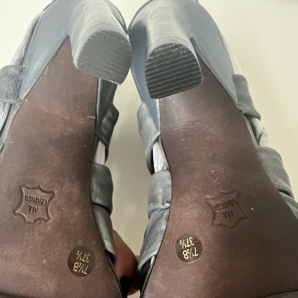 NEW!! BCBGMAXAZRIA Strappy Knotted Leather High Heels 4” plus Sz 7.5 - Picture 6 of 10